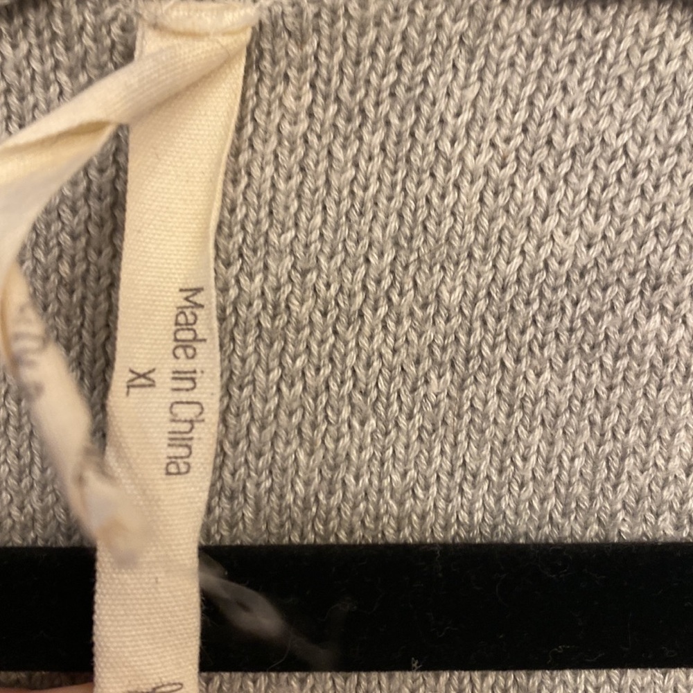Stitch Fix Teeberry & Weave XL Gray Cardigan with Back Accent Stitching - Picture 3 of 7